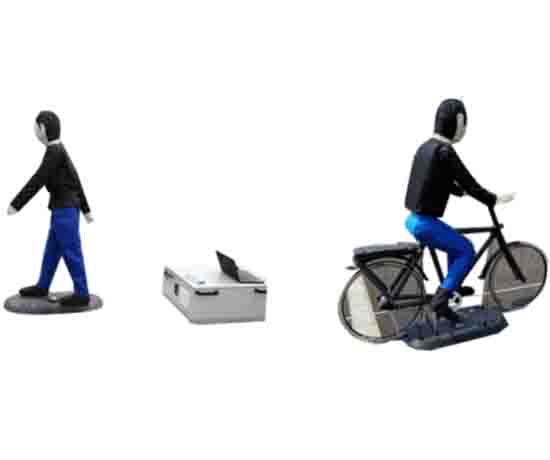 智能網(wǎng)聯(lián)移動假人、假車、交通標志